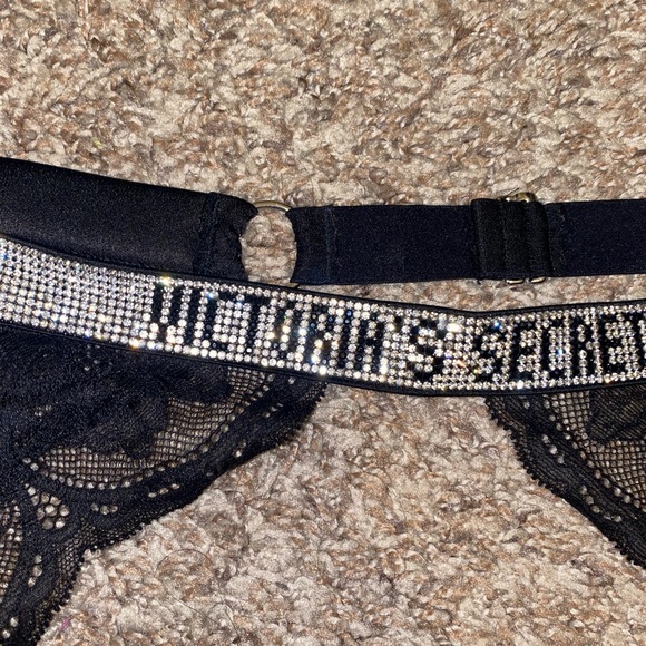 Victoria’s secret garter belt - Picture 3 of 4
